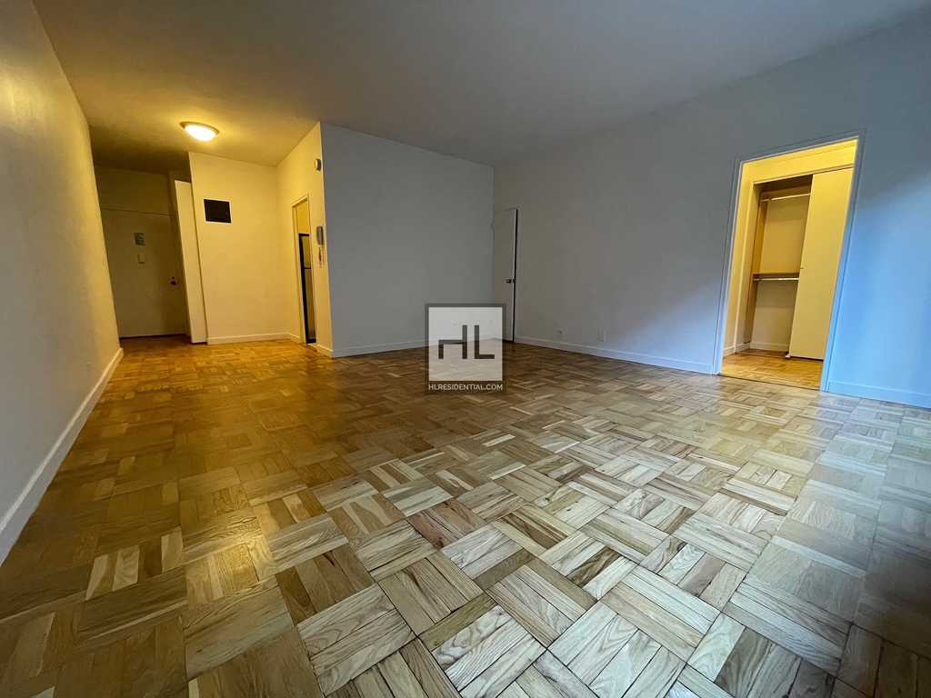 East 49 Street - Photo 2