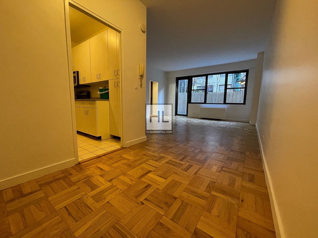 East 49 Street - Photo 0