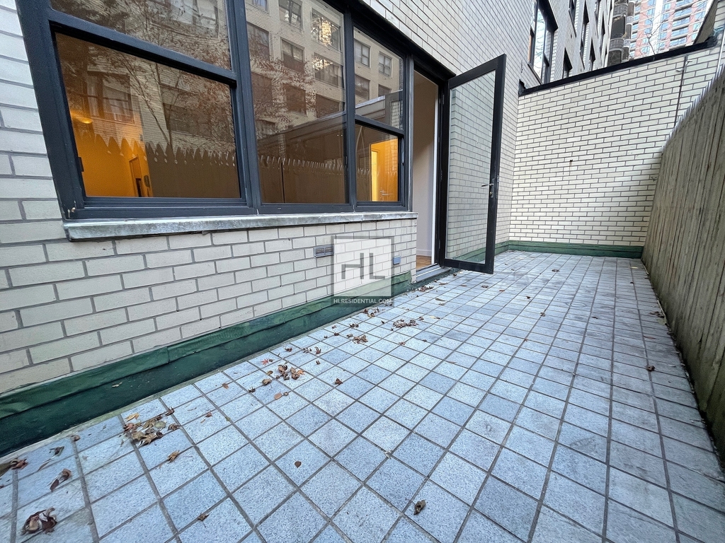 East 49 Street - Photo 5