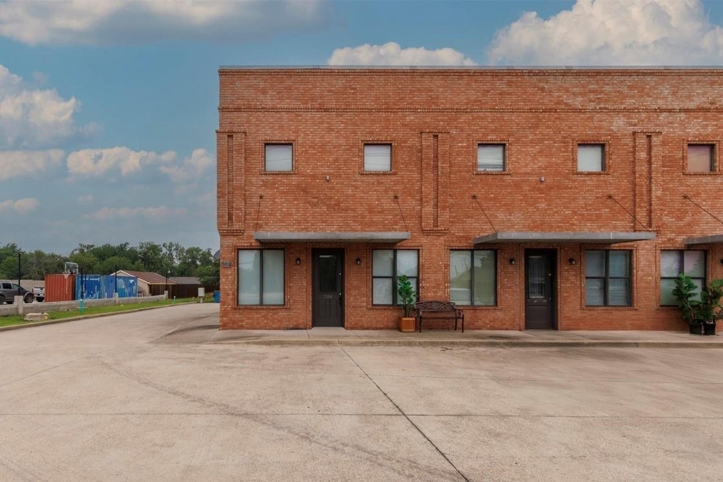 202 W Jefferson Street - Photo 0
