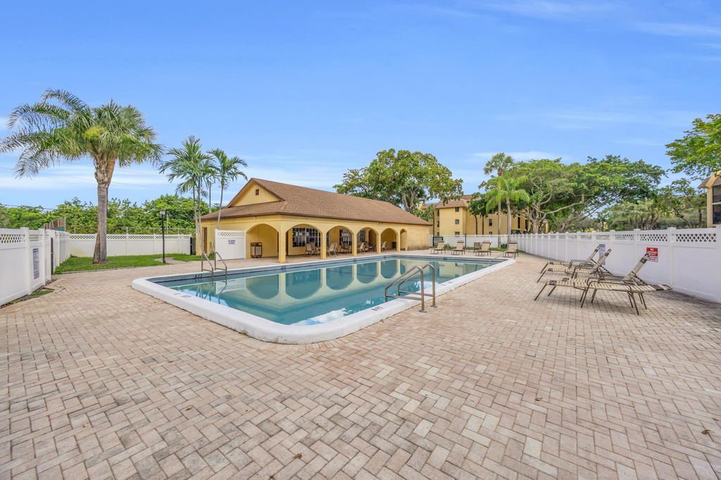 490 Nw 20th Street - Photo 24