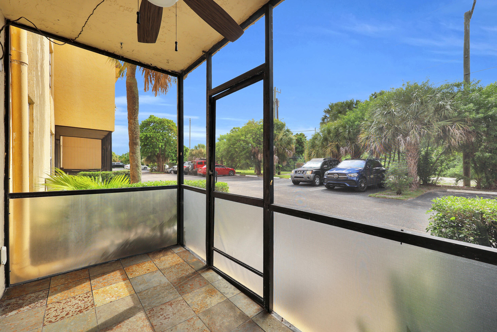 490 Nw 20th Street - Photo 2