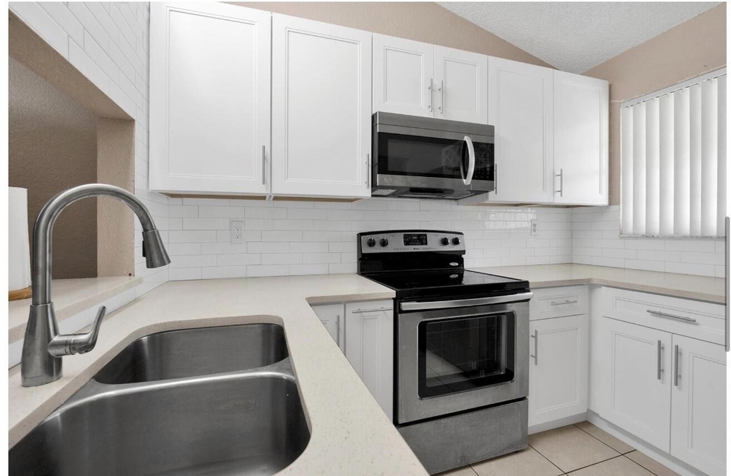 11665 Nw 45th Street - Photo 3
