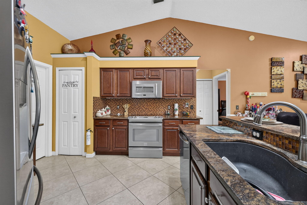 3077 Se Galt - Photo 19