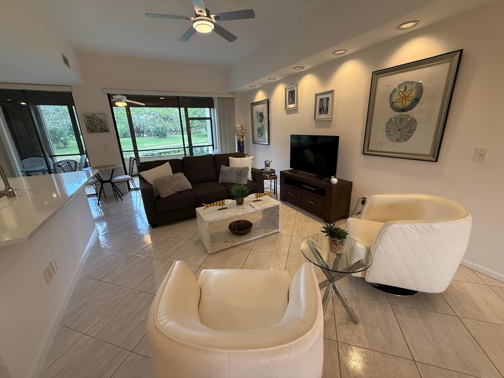 7472 La Paz Boulevard - Photo 8