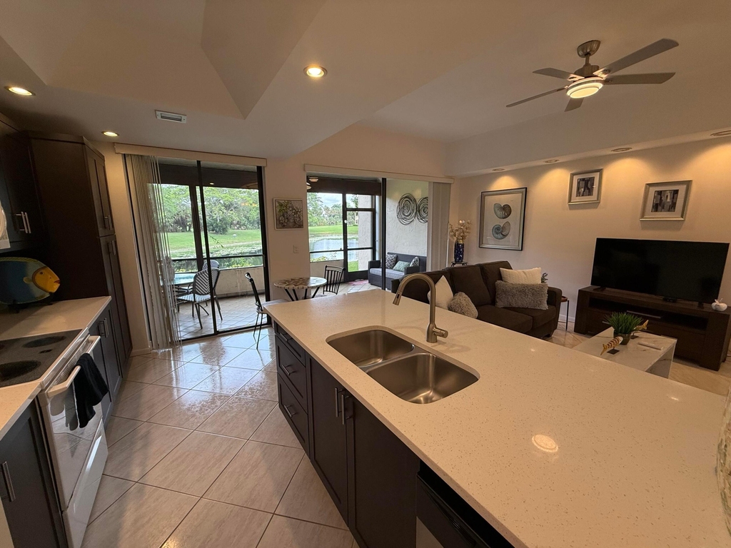 7472 La Paz Boulevard - Photo 3
