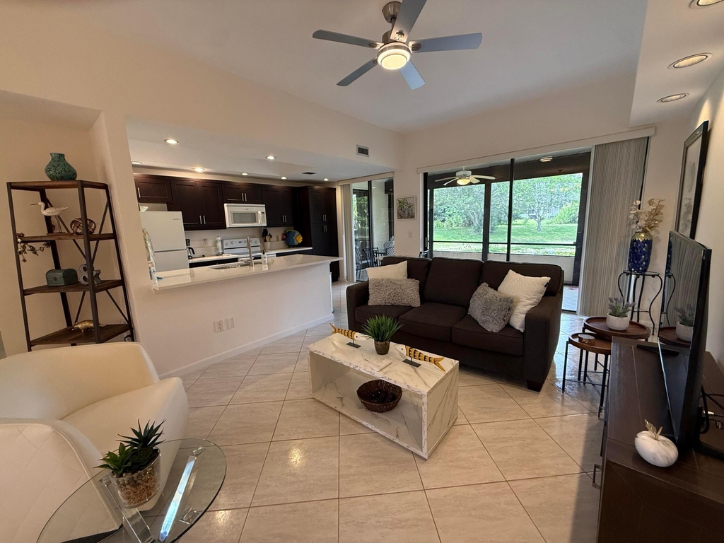 7472 La Paz Boulevard - Photo 2