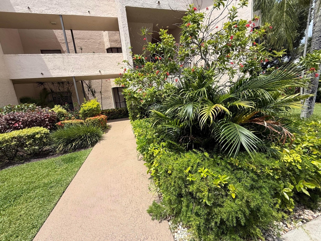 7472 La Paz Boulevard - Photo 15