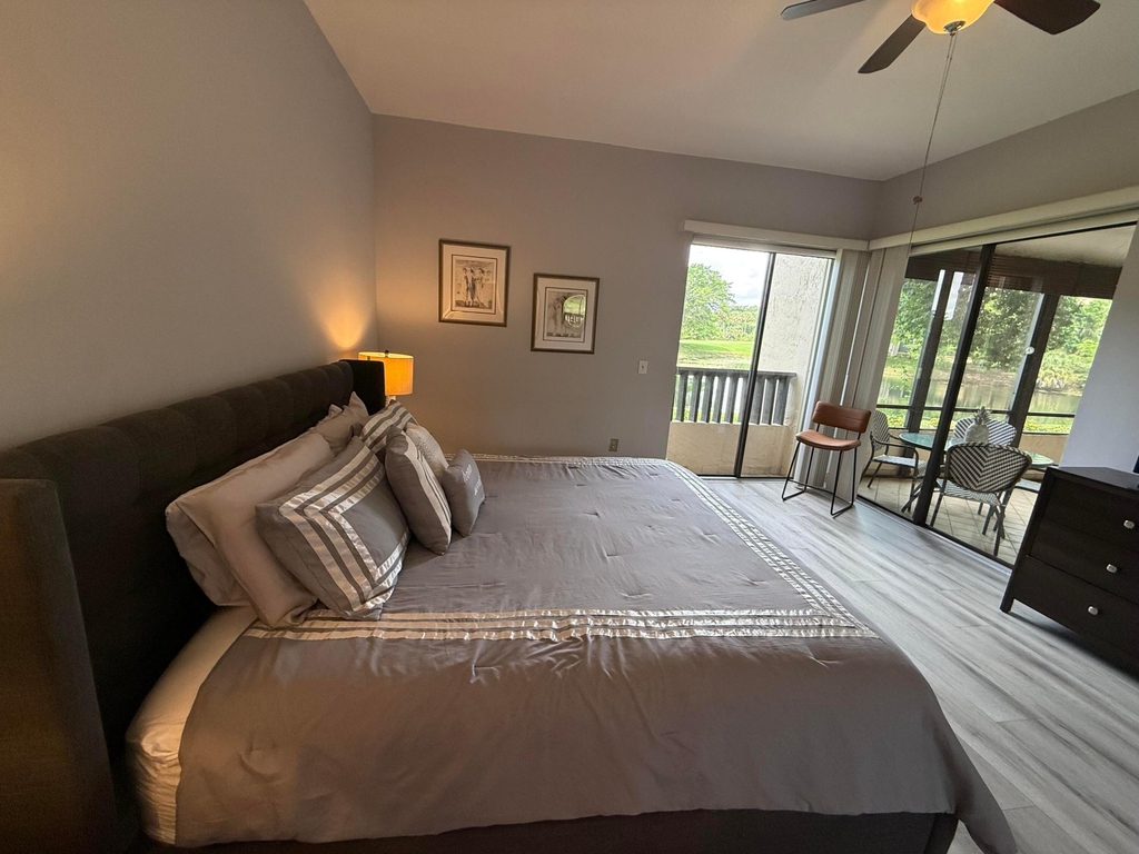 7472 La Paz Boulevard - Photo 10