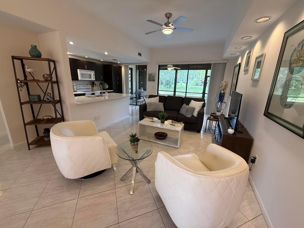 7472 La Paz Boulevard - Photo 4