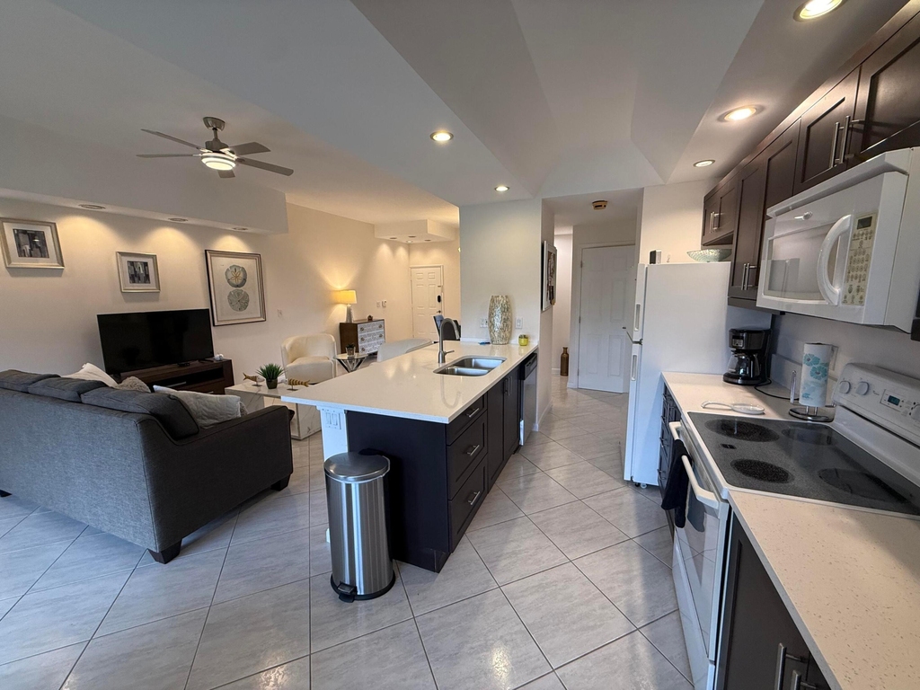 7472 La Paz Boulevard - Photo 1