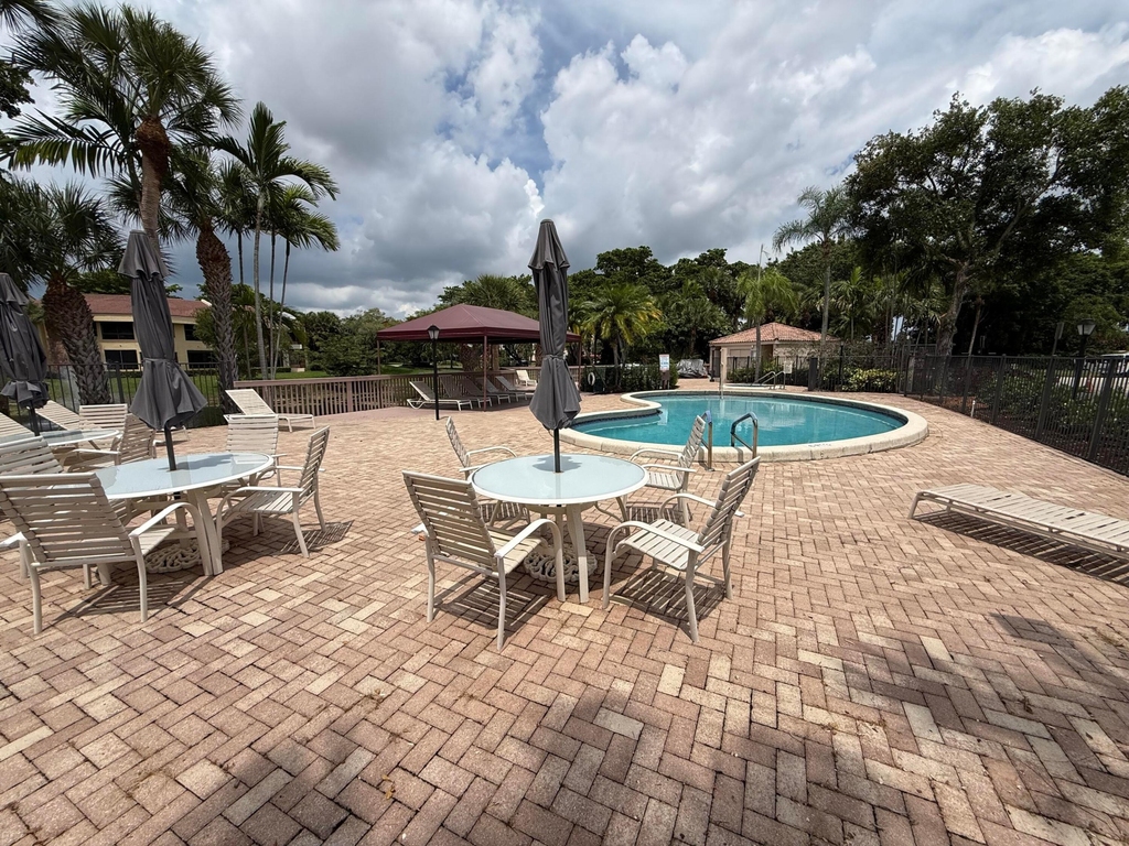 7472 La Paz Boulevard - Photo 17
