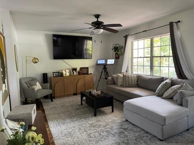 3803 Heather Drive W - Photo 4