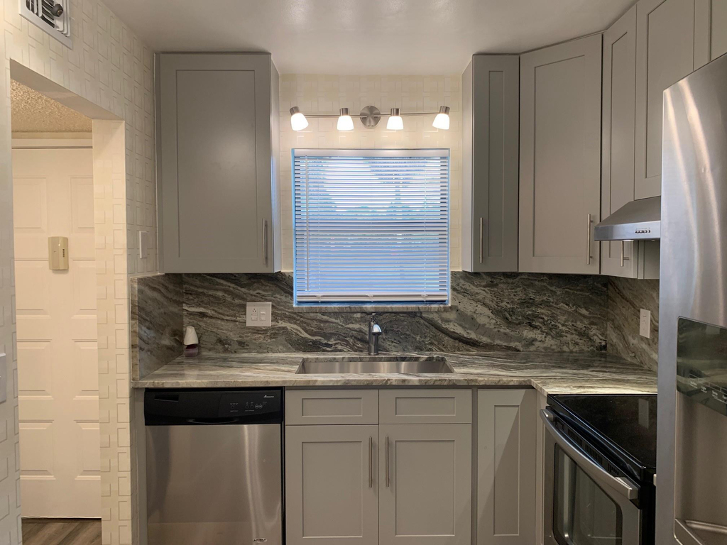 21915 Lake Forest Circle - Photo 5