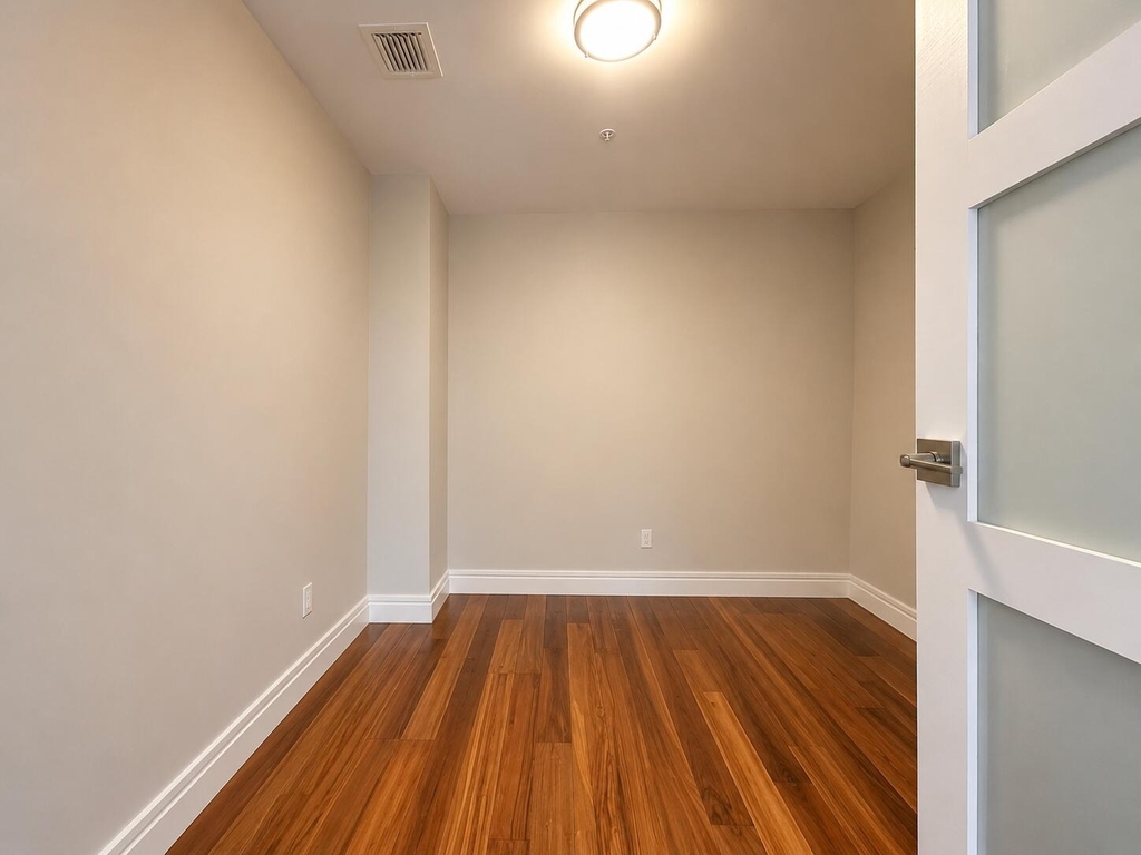 410 Evernia Street - Photo 5