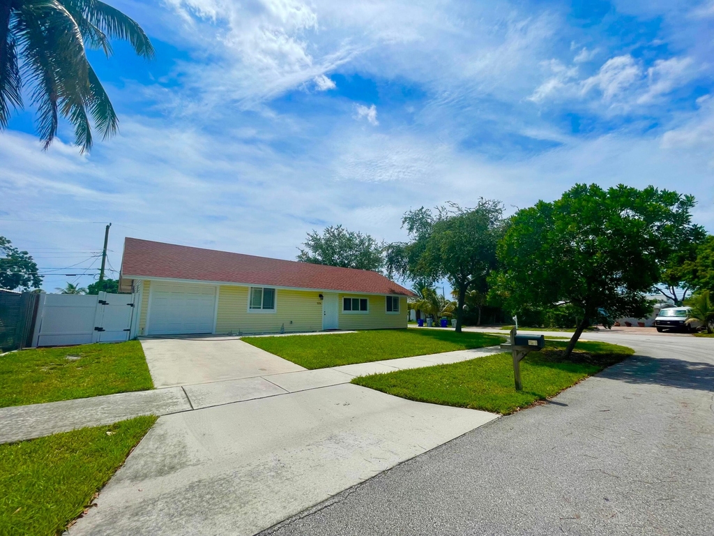 5216 Ne 20th Avenue - Photo 1