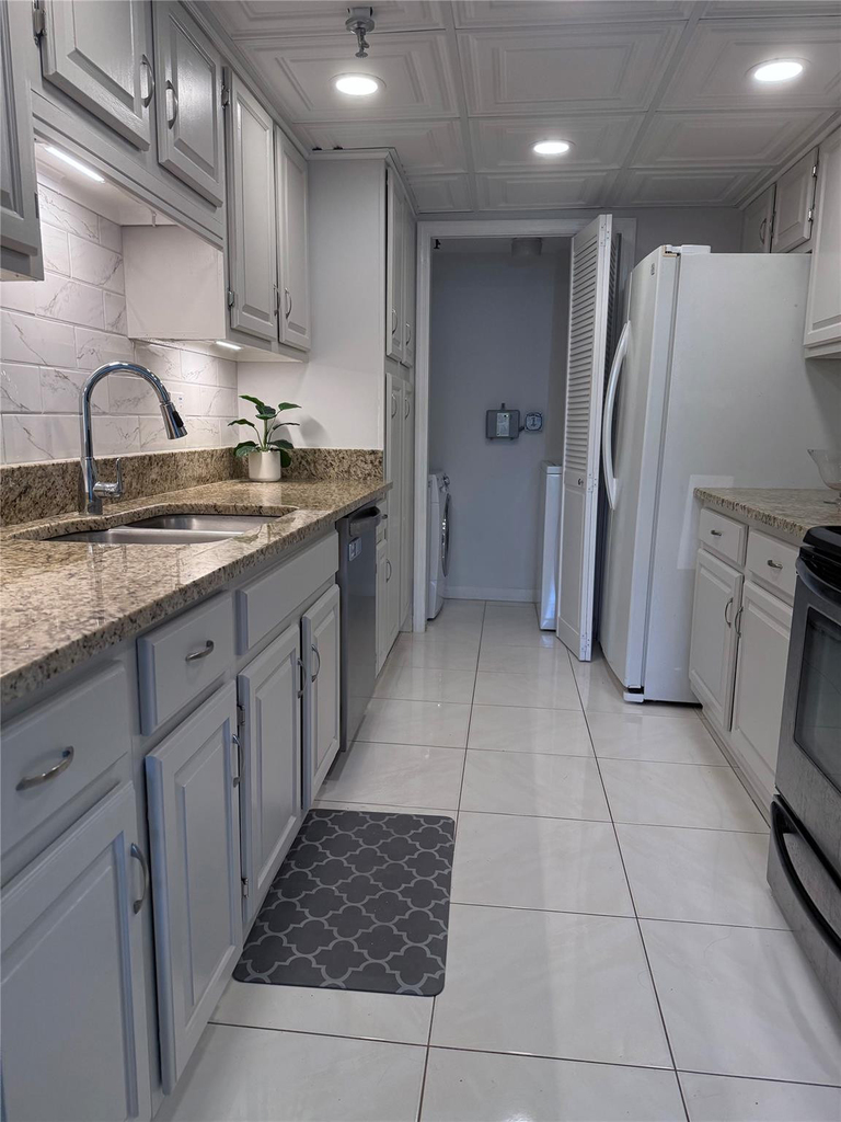 859 Jeffery Street - Photo 1