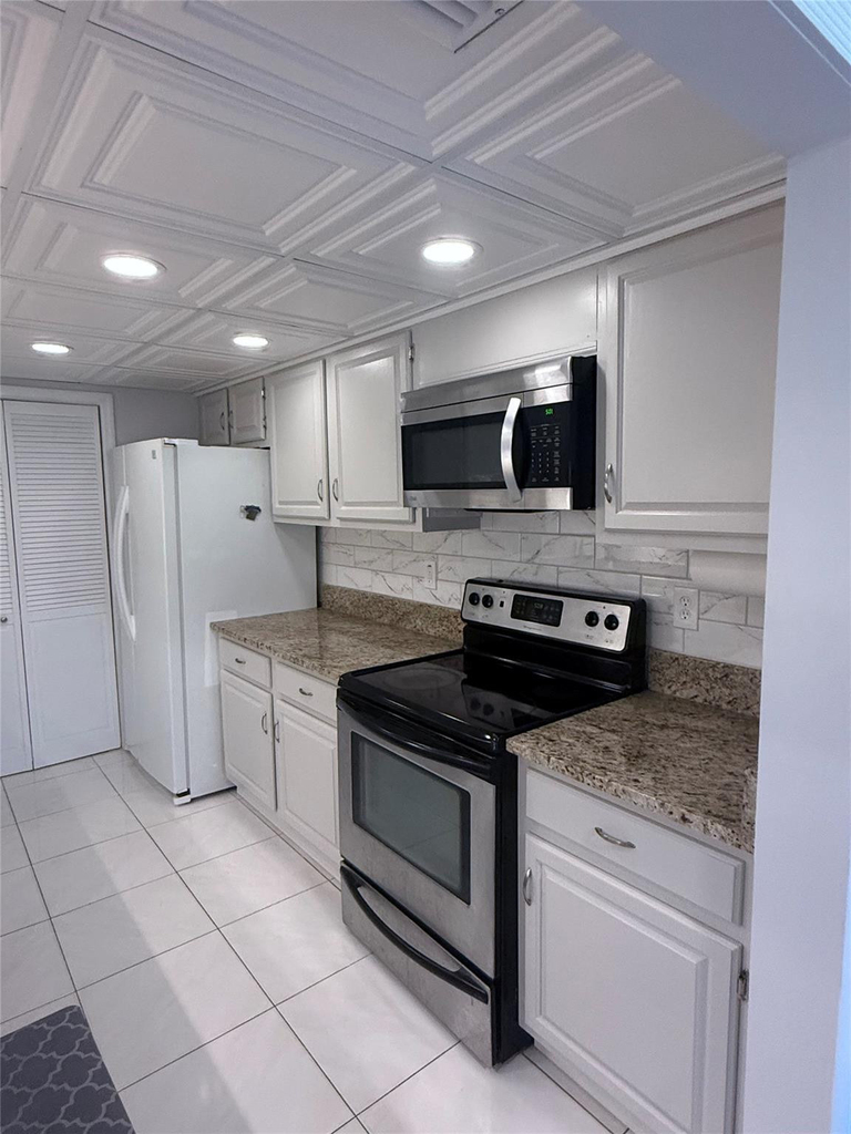 859 Jeffery Street - Photo 3