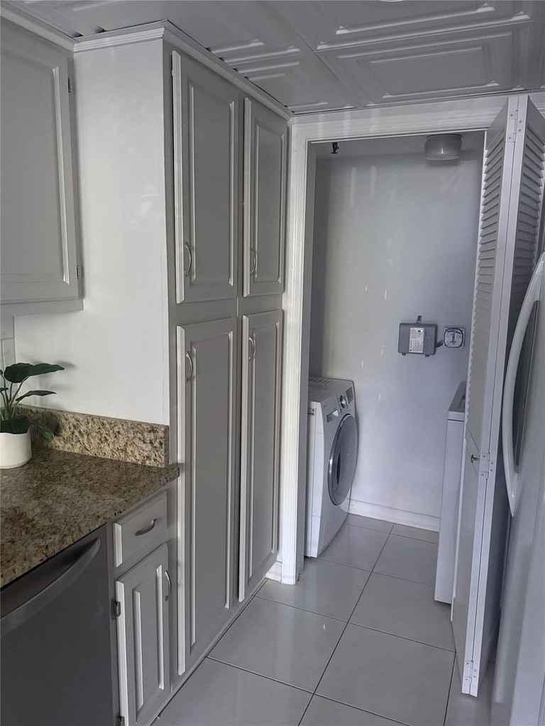 859 Jeffery Street - Photo 5