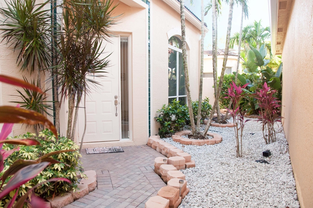 7684 Hummingbird Court - Photo 14