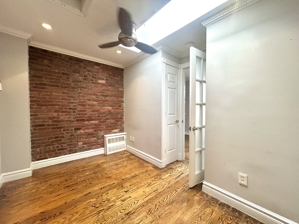 West 14th Street - Photo 4