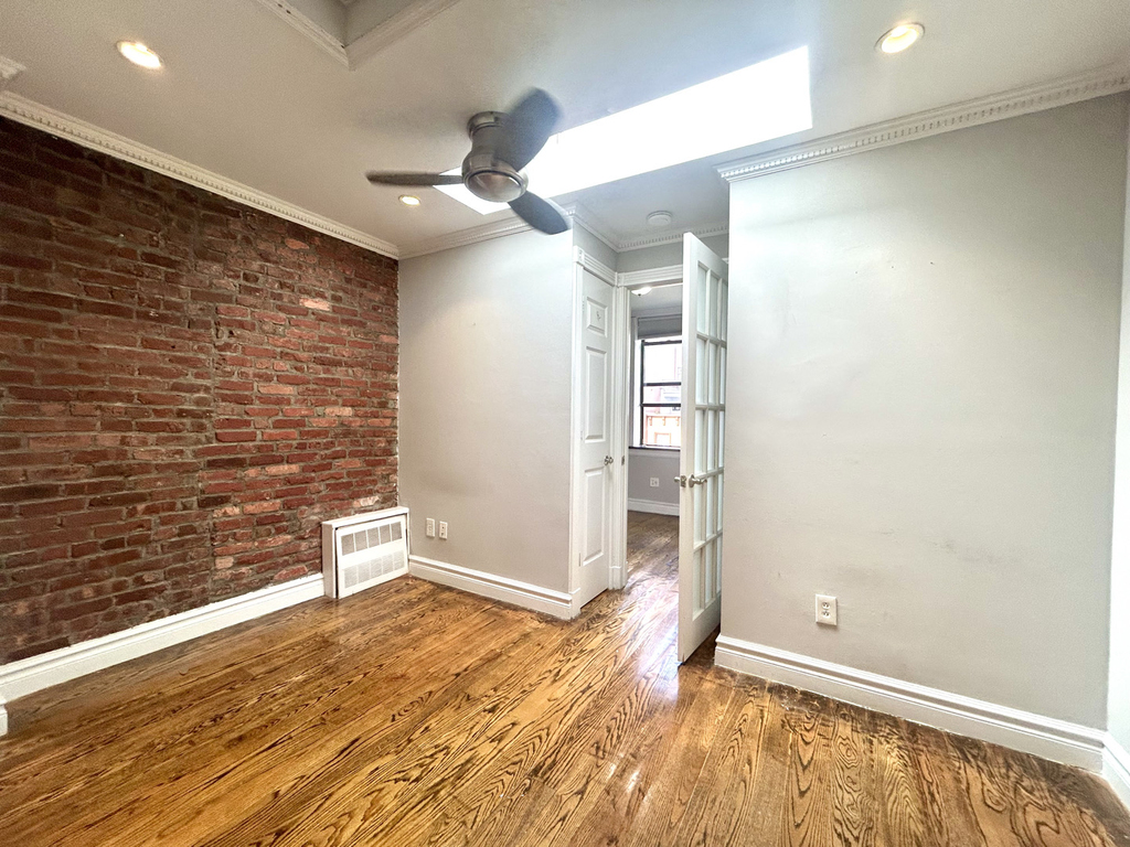 West 14th Street - Photo 3
