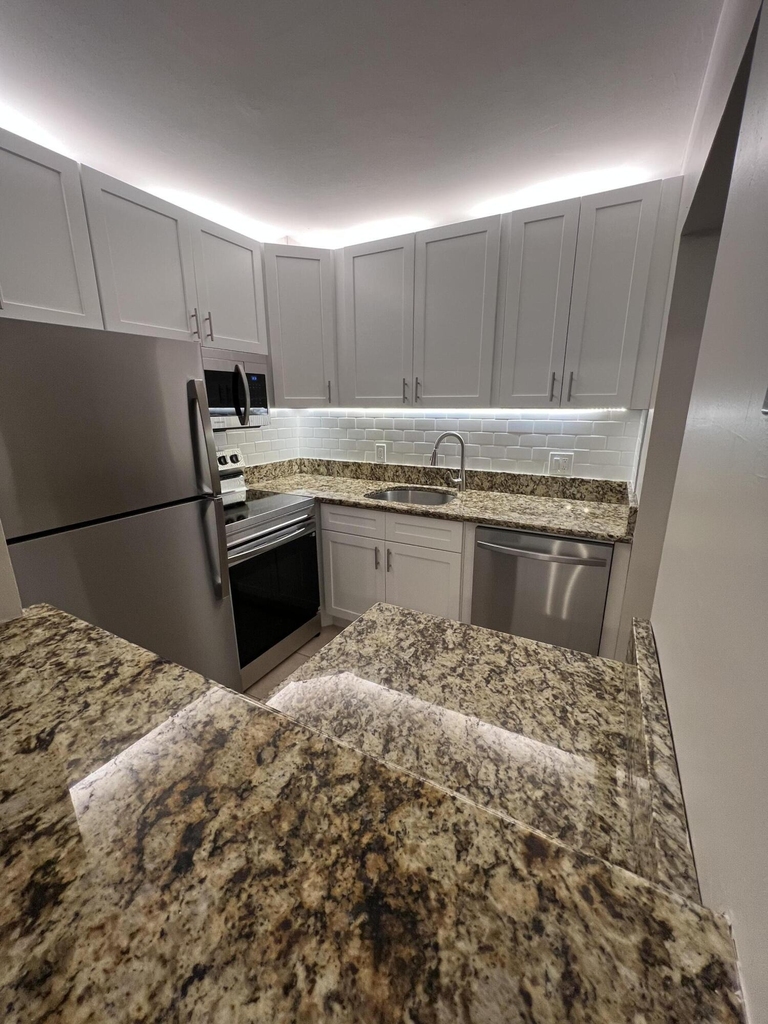 31 Westbury B Circle - Photo 0