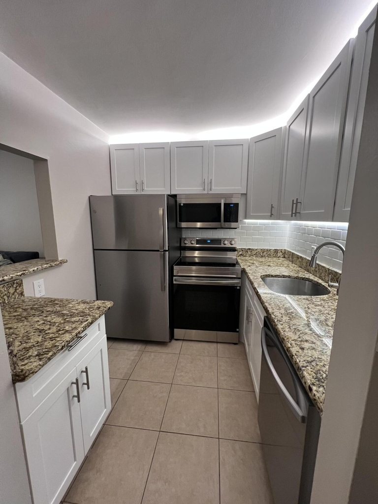 31 Westbury B Circle - Photo 1