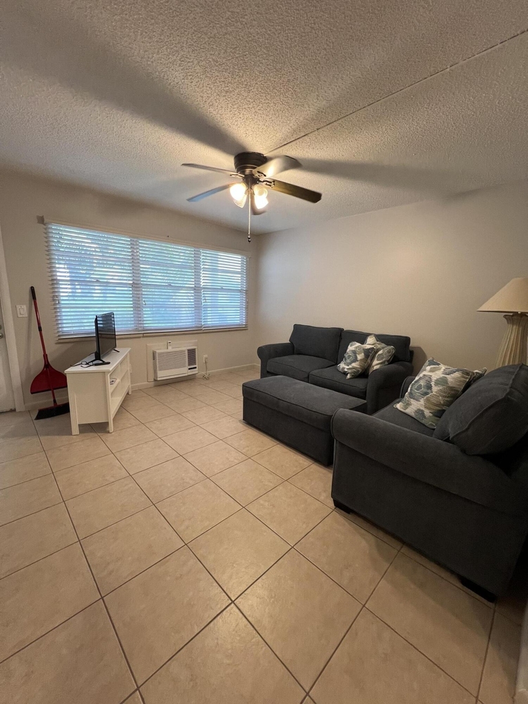 31 Westbury B Circle - Photo 4