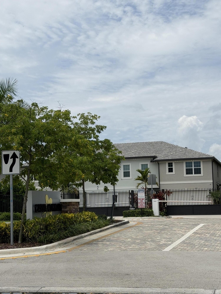 2933 Olivia Avenue - Photo 3