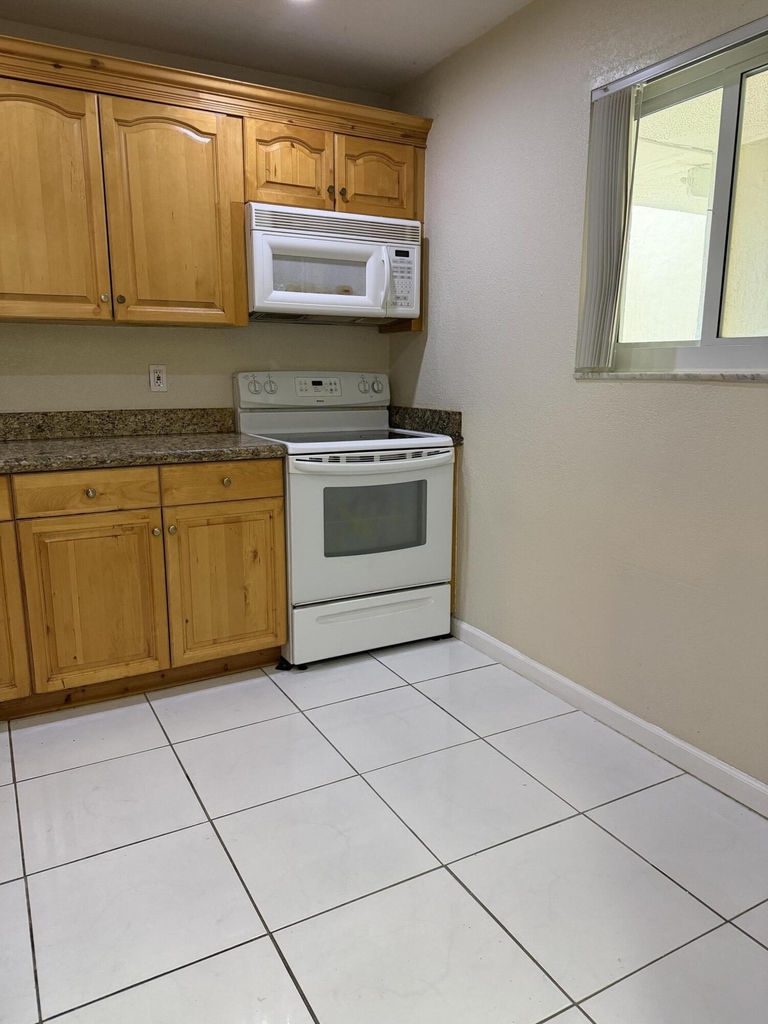 7850 Camino Real - Photo 2