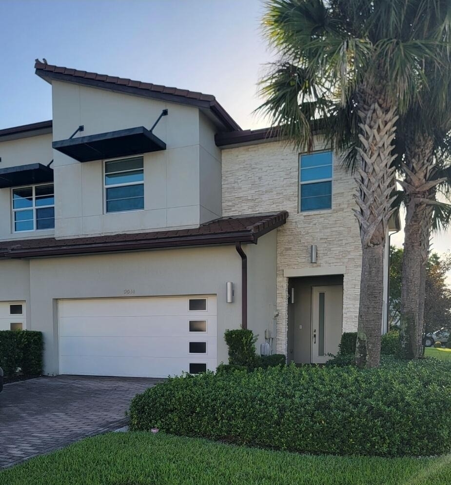 9044 Kingsmoor Way - Photo 0