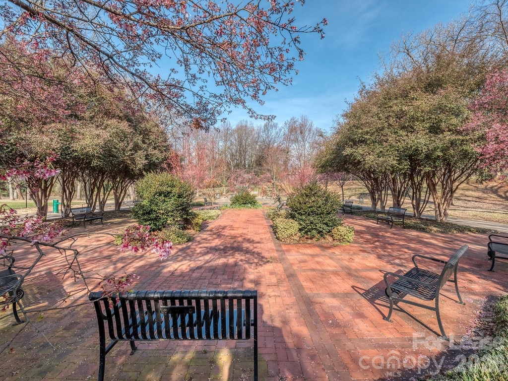 1101 W 1st Street - Photo 25