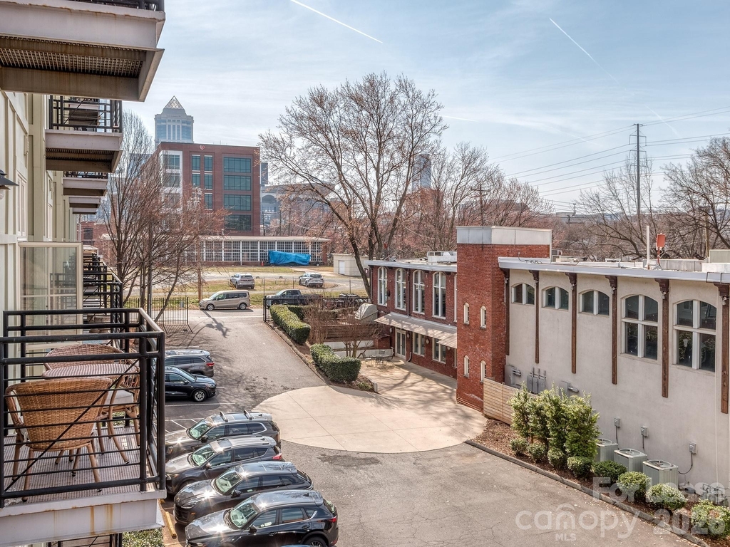 1101 W 1st Street - Photo 19