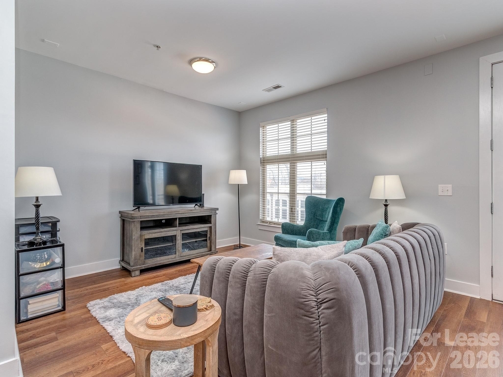 1101 W 1st Street - Photo 10