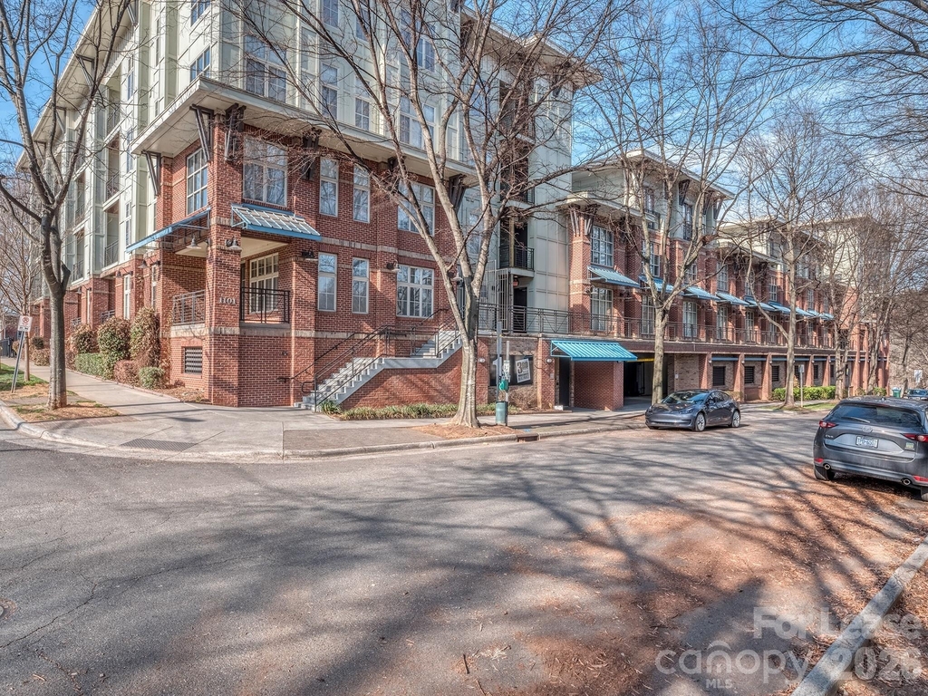 1101 W 1st Street - Photo 32