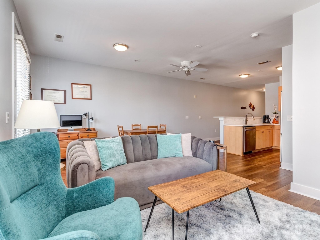 1101 W 1st Street - Photo 13