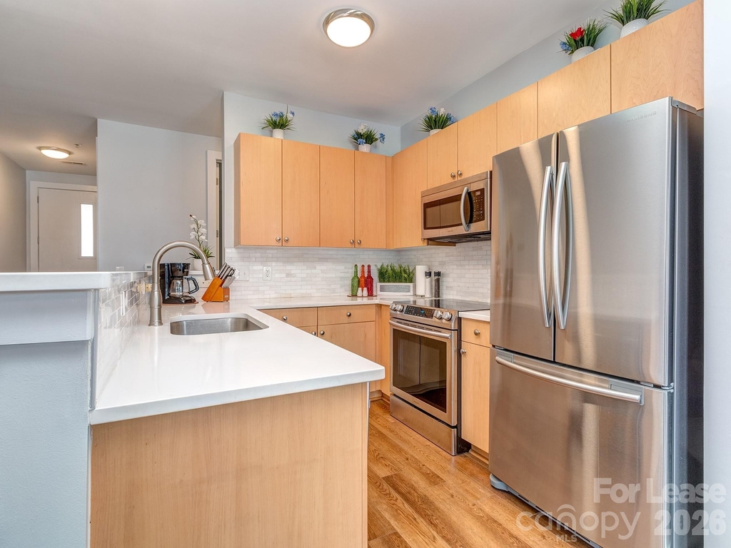1101 W 1st Street - Photo 8