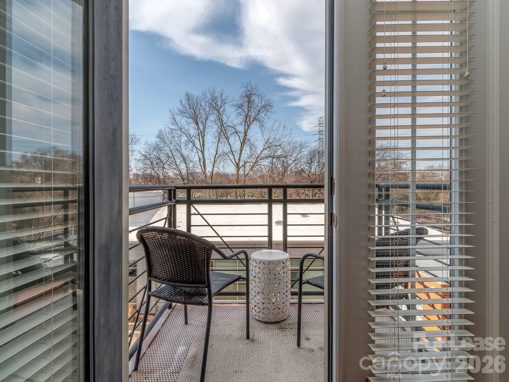 1101 W 1st Street - Photo 18