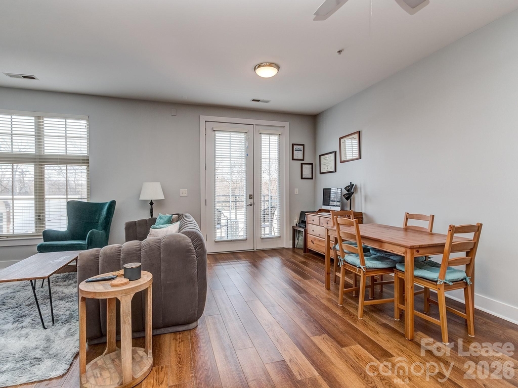 1101 W 1st Street - Photo 9