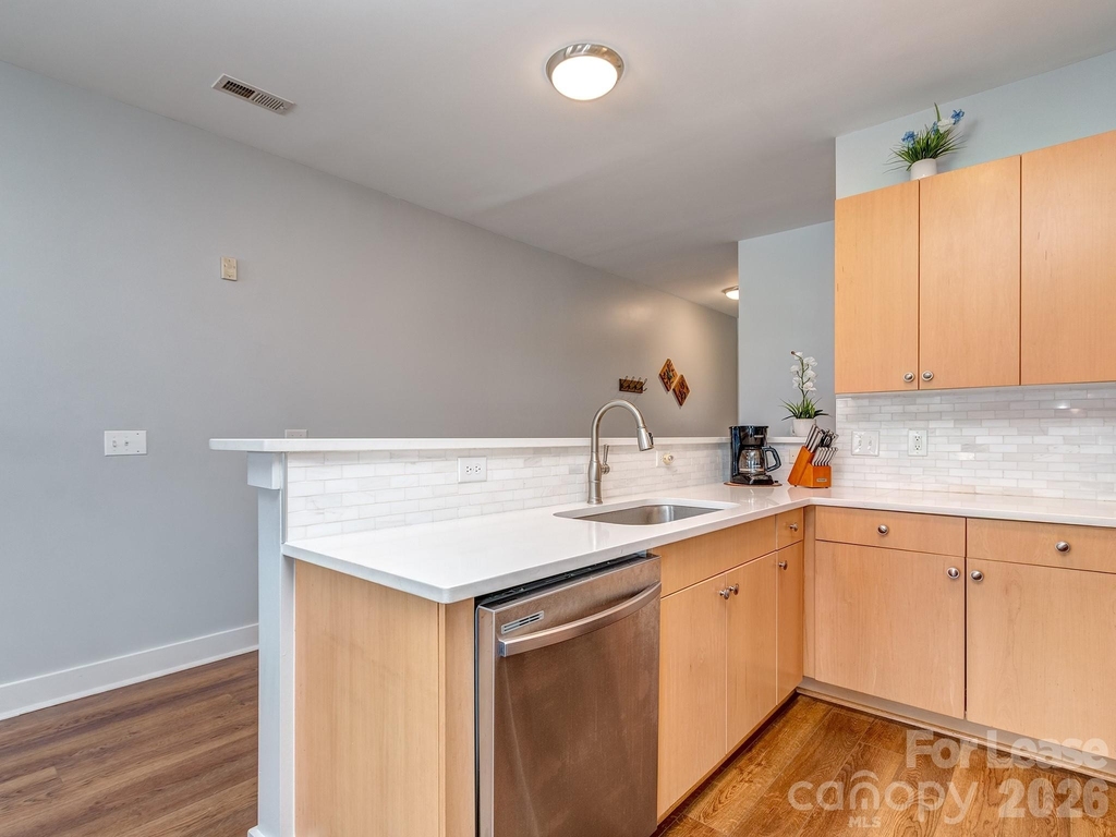 1101 W 1st Street - Photo 7