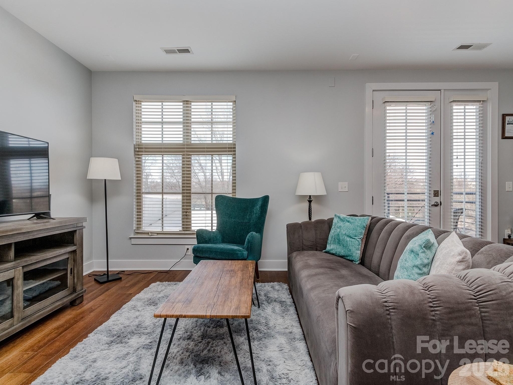 1101 W 1st Street - Photo 12