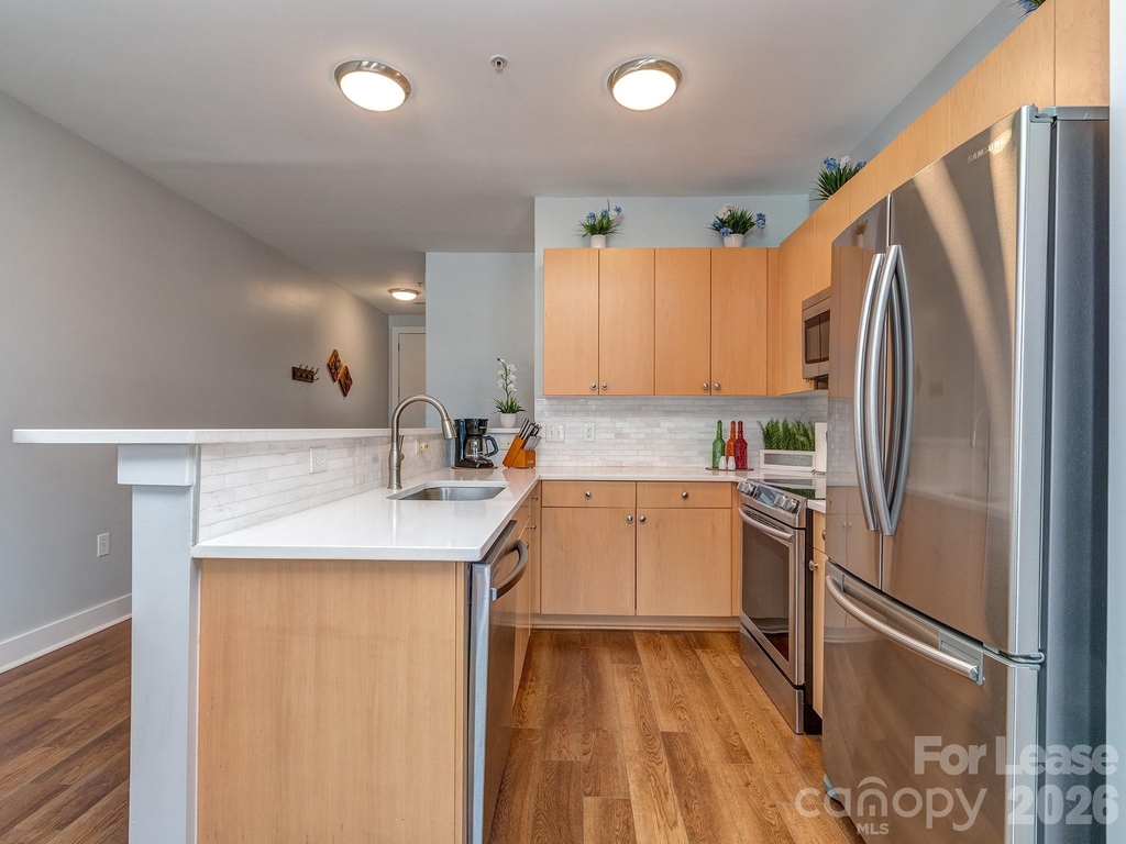 1101 W 1st Street - Photo 3