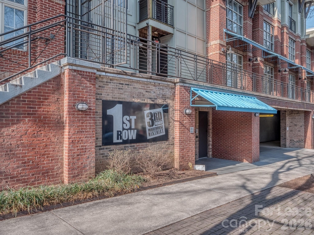 1101 W 1st Street - Photo 0