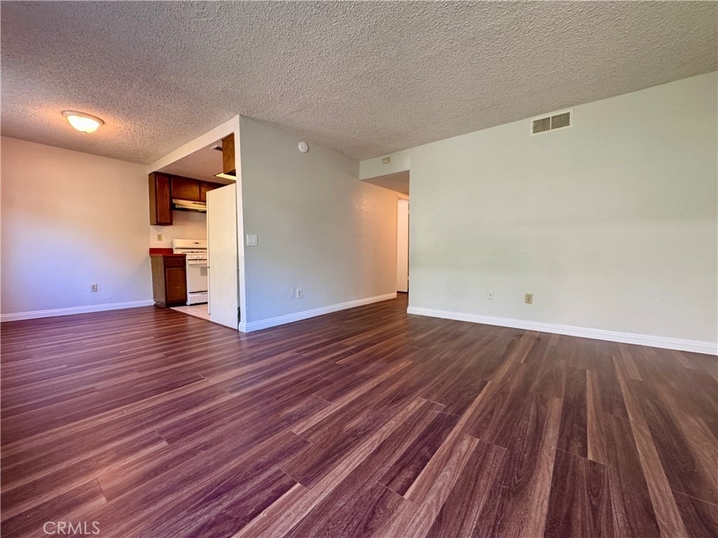 241 S Curtis Avenue - Photo 4