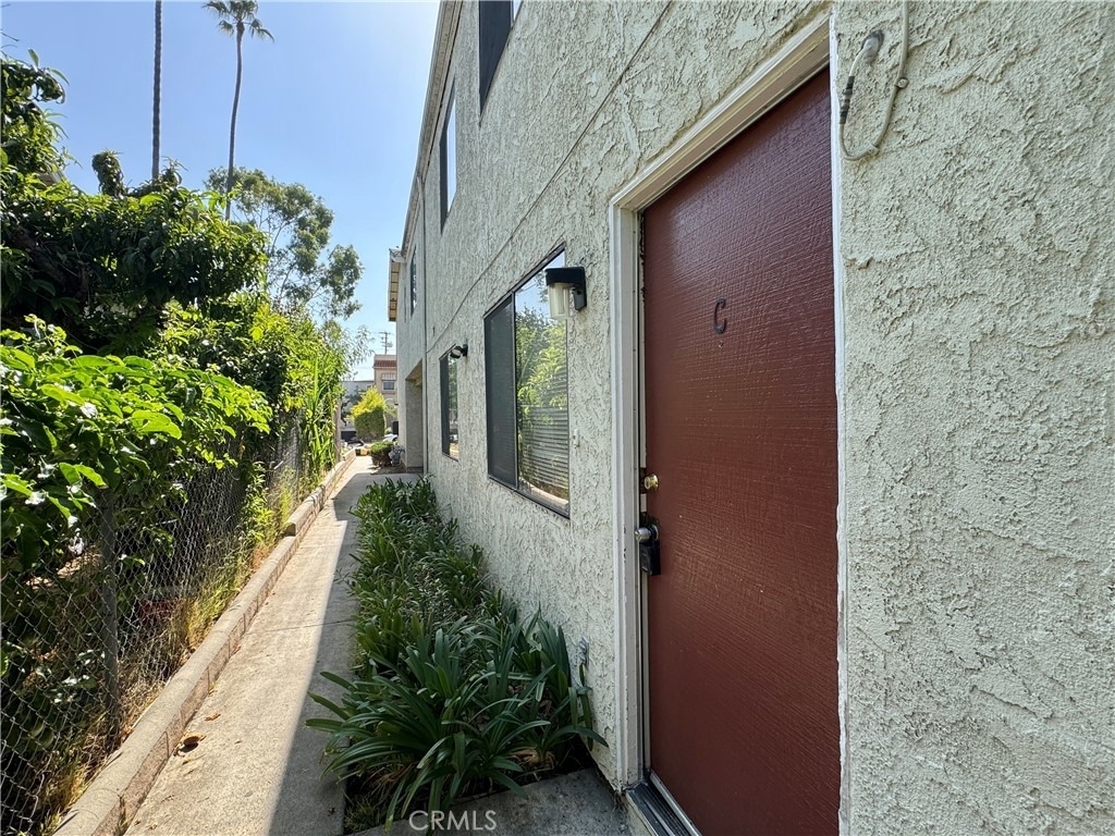 241 S Curtis Avenue - Photo 2