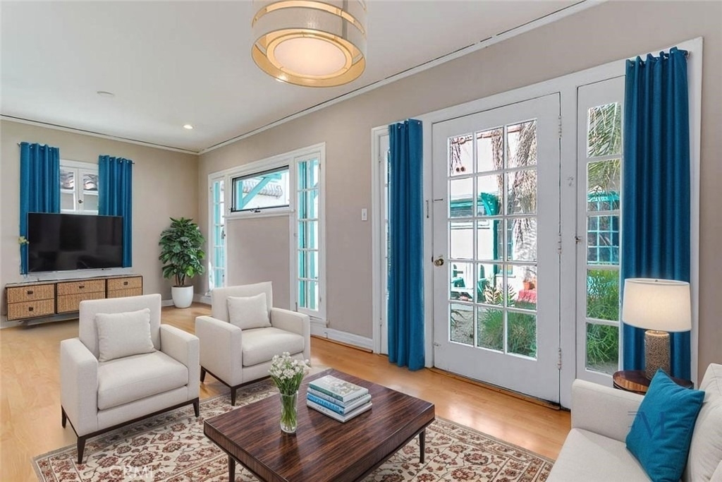 615 S Columbus Avenue - Photo 2