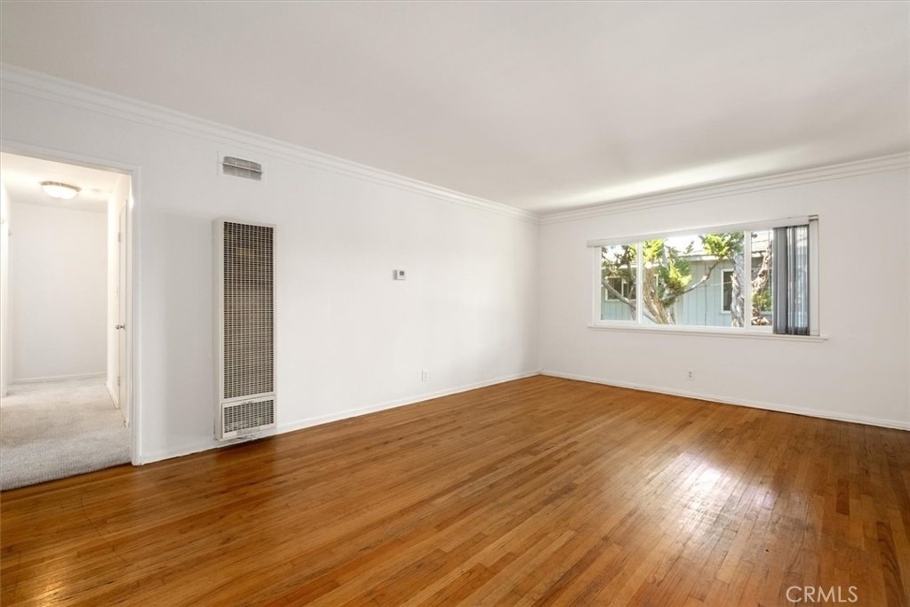 5851 Woodman Avenue - Photo 5