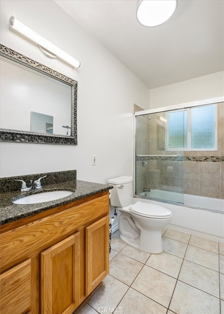5851 Woodman Avenue - Photo 17