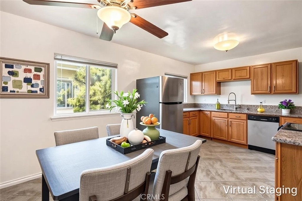 5851 Woodman Avenue - Photo 9